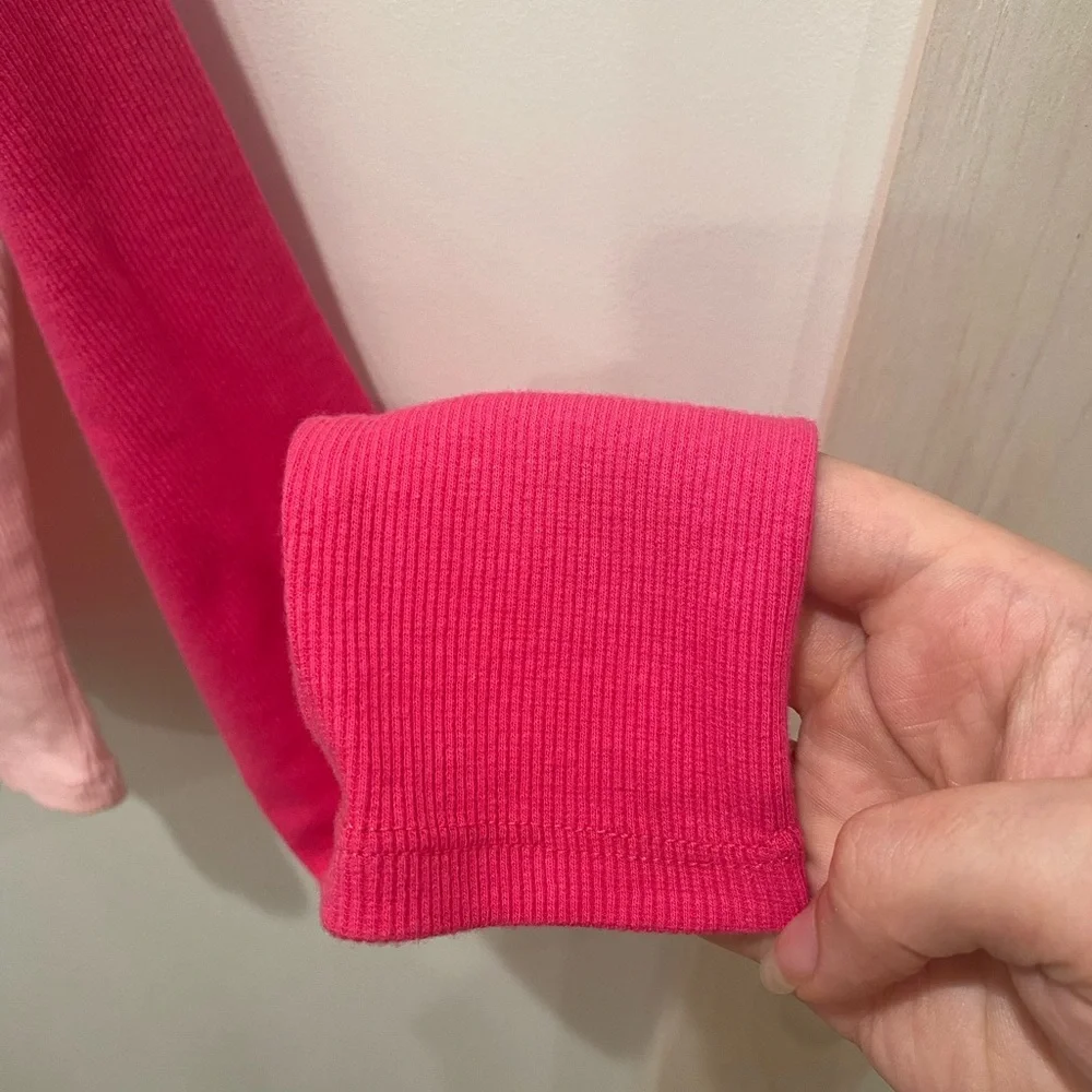 New NWT Barbie Pink Long Sleeve Crop Top Size M - Picture 3 of 5